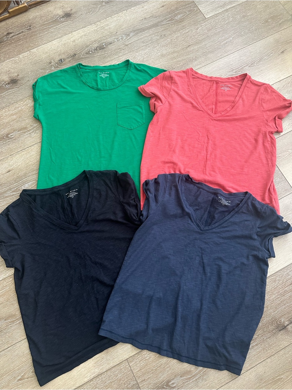 Max Studio tee bundle. Sz small.